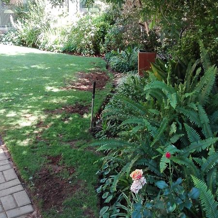 Ukarimu Guest House Klerksdorp Esterno foto
